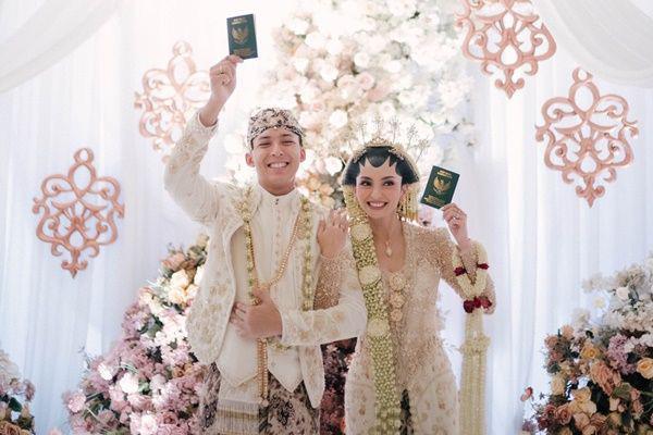 7 Potret Pernikahan Valerie Tifanka, Kental Nuansa Tradisional Jawa