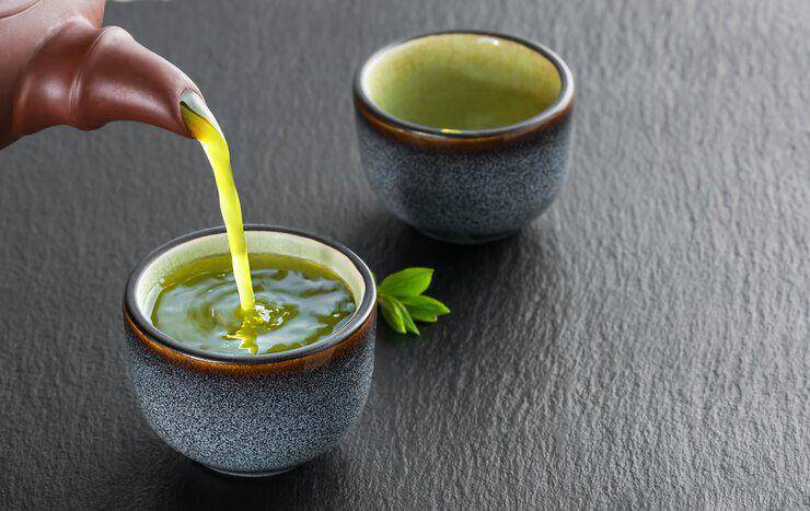 Teh hijau (freepik.com/ededchechine)