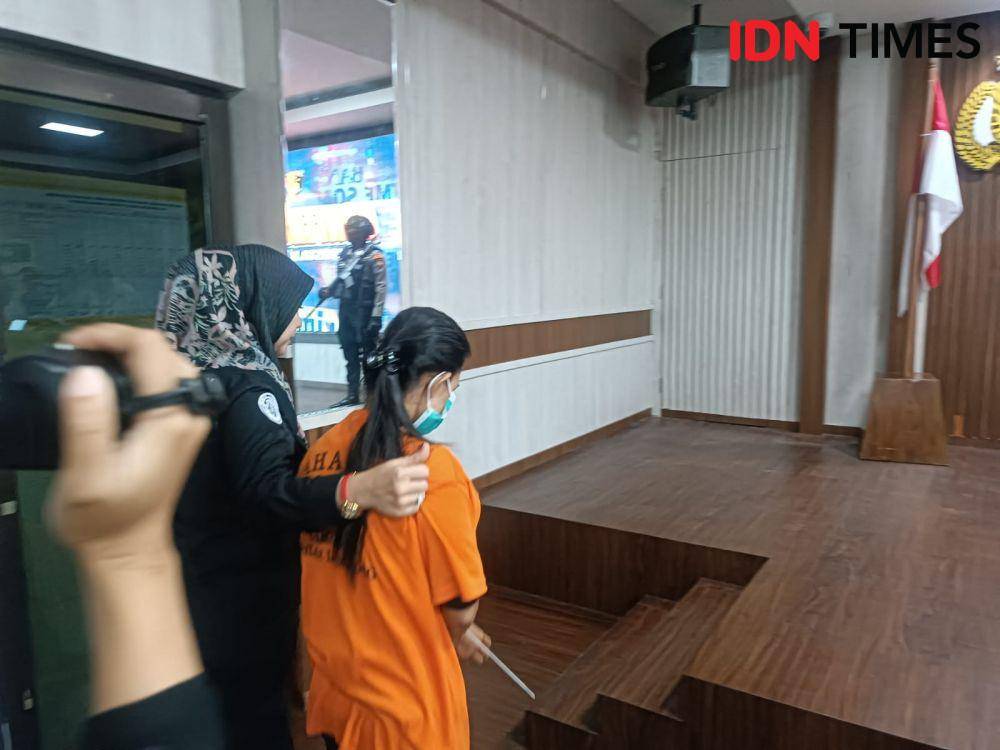 Wika Martha (37) warga Langkapura, Bandar Lampung telah ditangkap petugas Polsek Kedaton.