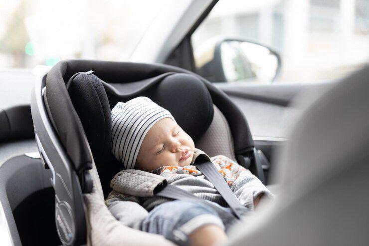 5 Tips Aman Berkendara Bersama Bayi di Mobil