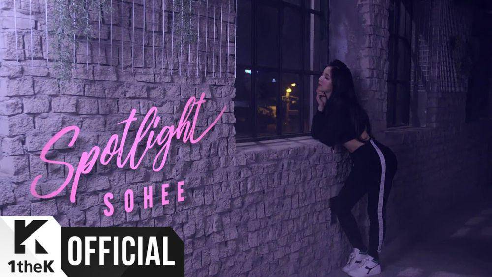 cuplikan MV "Spotlight" (youtube.com/1theK (원더케이))
