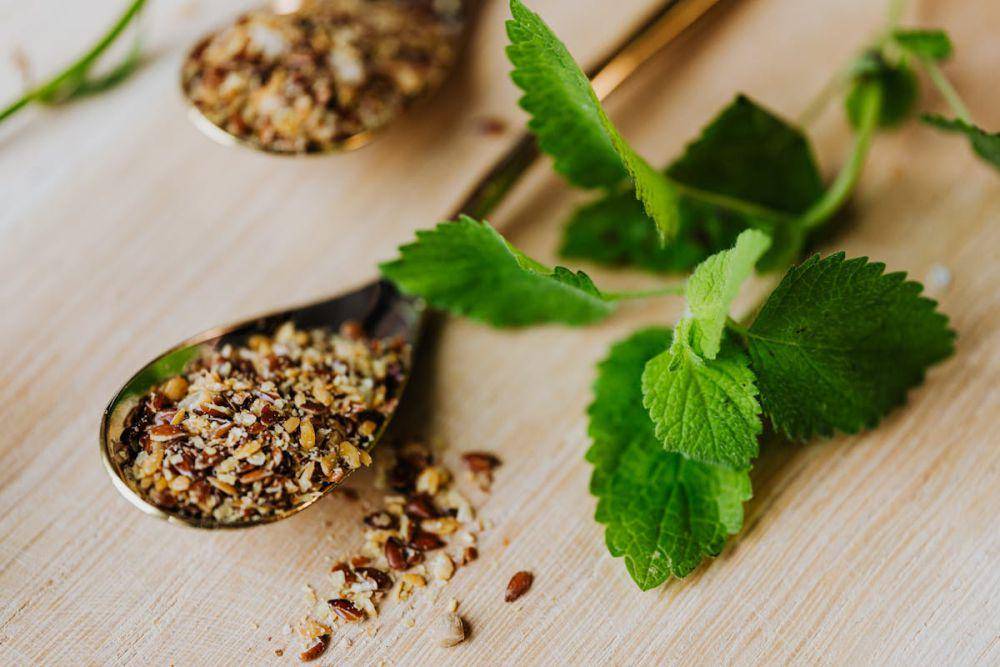 ilustrasi daun mint kering (pexels.com/Photo By: Kaboompics.com)