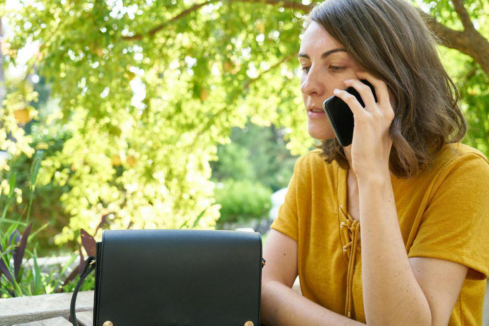 7 Cara Hentikan Telepon Pinjol, Demi Bebas dari Teror!