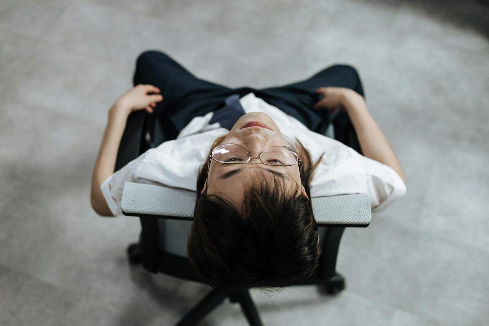 5 Cara Atasi Perasaan Overwhelmed Akibat Tekanan Sosial yang Membebani