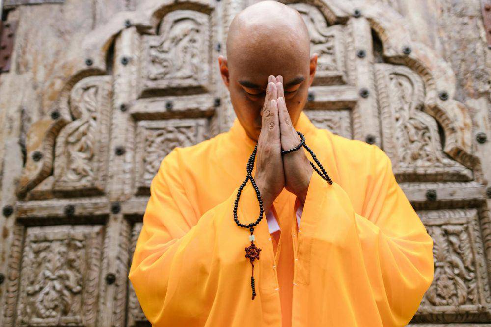Ilustrasi orang beragama buddha (pexels.com/ RDNE Stock project)