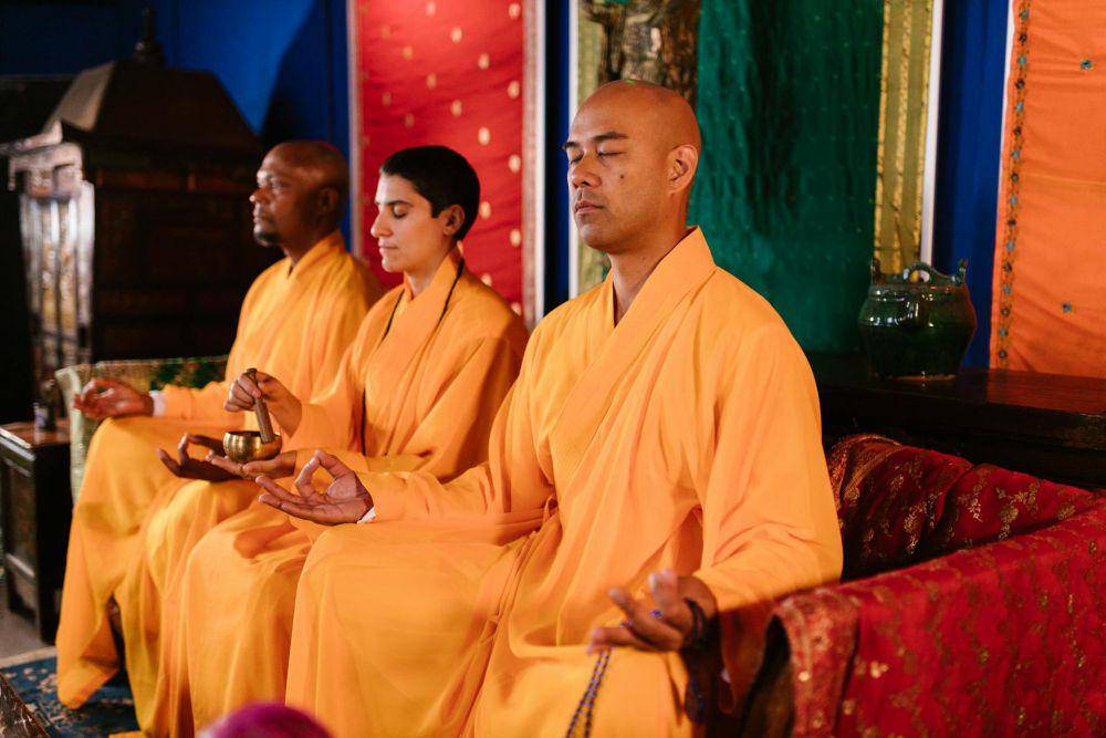 Ilustrasi orang beragama buddha (pexels.com/RDNE stock project)