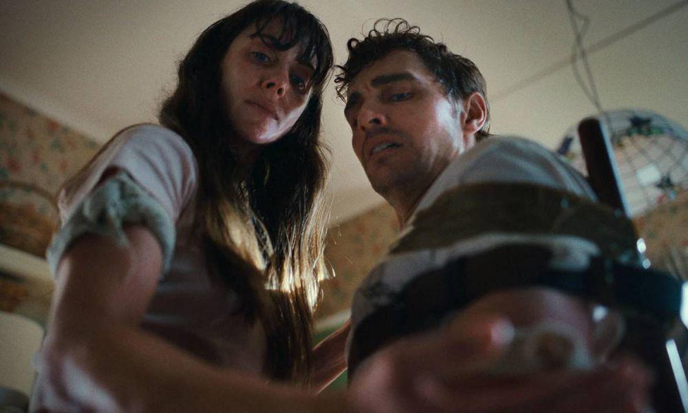Sinopsis Together, Film Body Horror Terbaru Neon