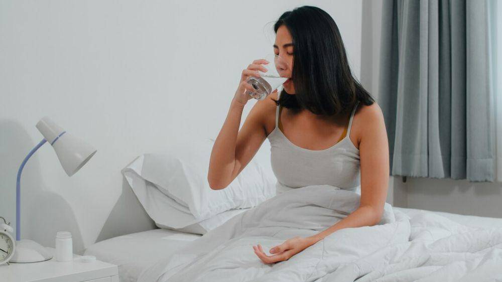Benarkah Minum Air Sebelum Tidur Bisa Merusak Ginjal
