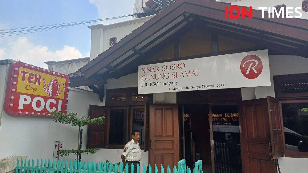 Potret bagian depan pabrik PT. Sinar Sosro Gunung Slamat, Slawi, Kabupaten Tegal, Jawa Tengah (IDN Times/Dhiya Awlia Azzahra)