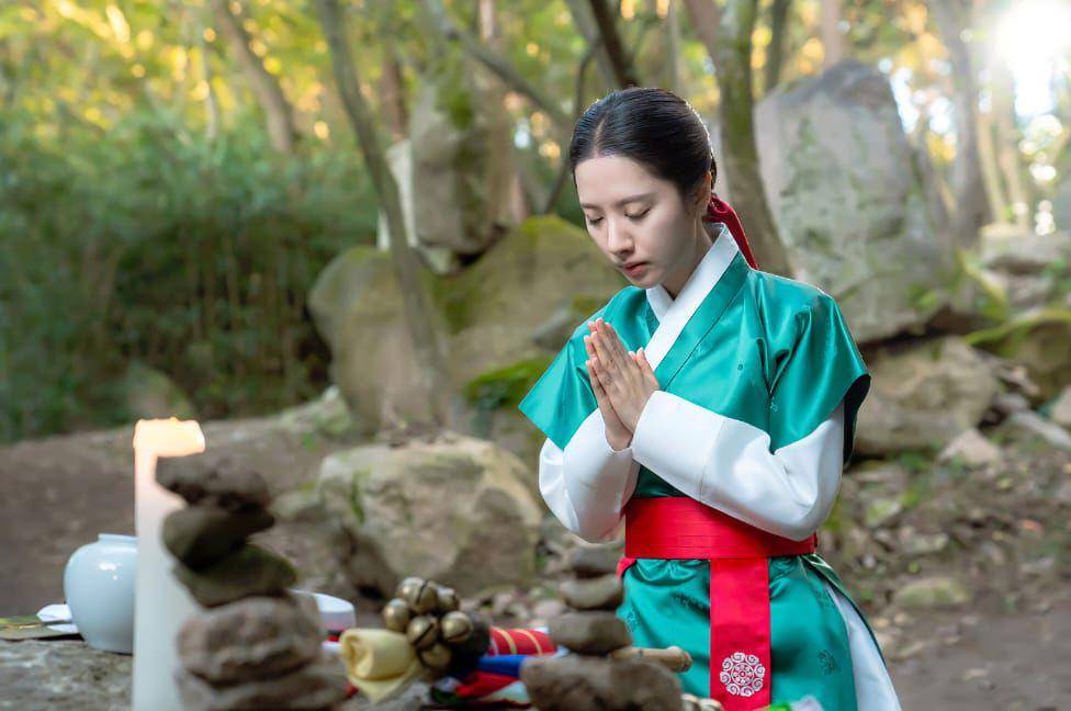 Bona WJSN di KDrama The Haunted Palace (dok.SBS/The Haunted Palace)
