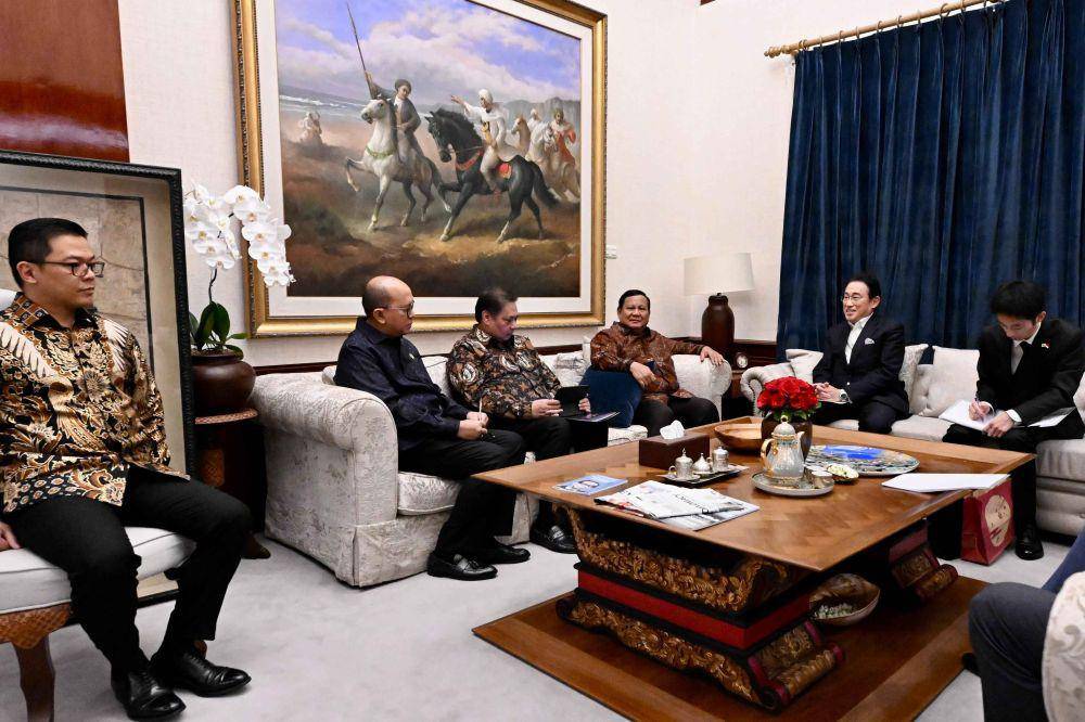 Presiden Prabowo Subianto menerima kunjungan Utusan Khusus Perdana Menteri Jepang Fumio Kishida di Kertanegara 4. (Dok Sekretariat Presiden)