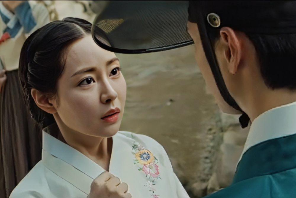 7 Bukti Choi In Seon Menyukai Yoon Gab di Drakor The Haunted Palace