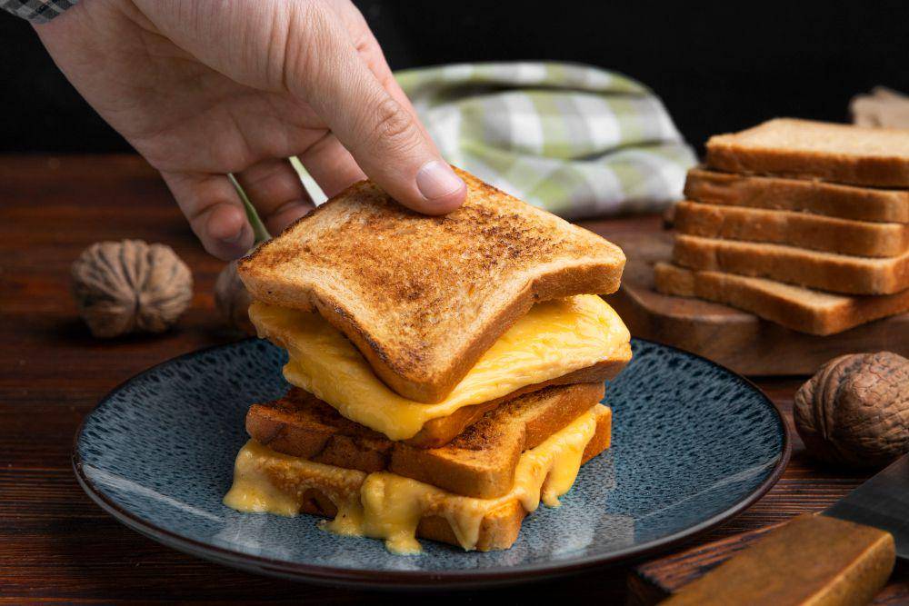 ilustrasi banana cheesy toast (freepik.com/freepik)