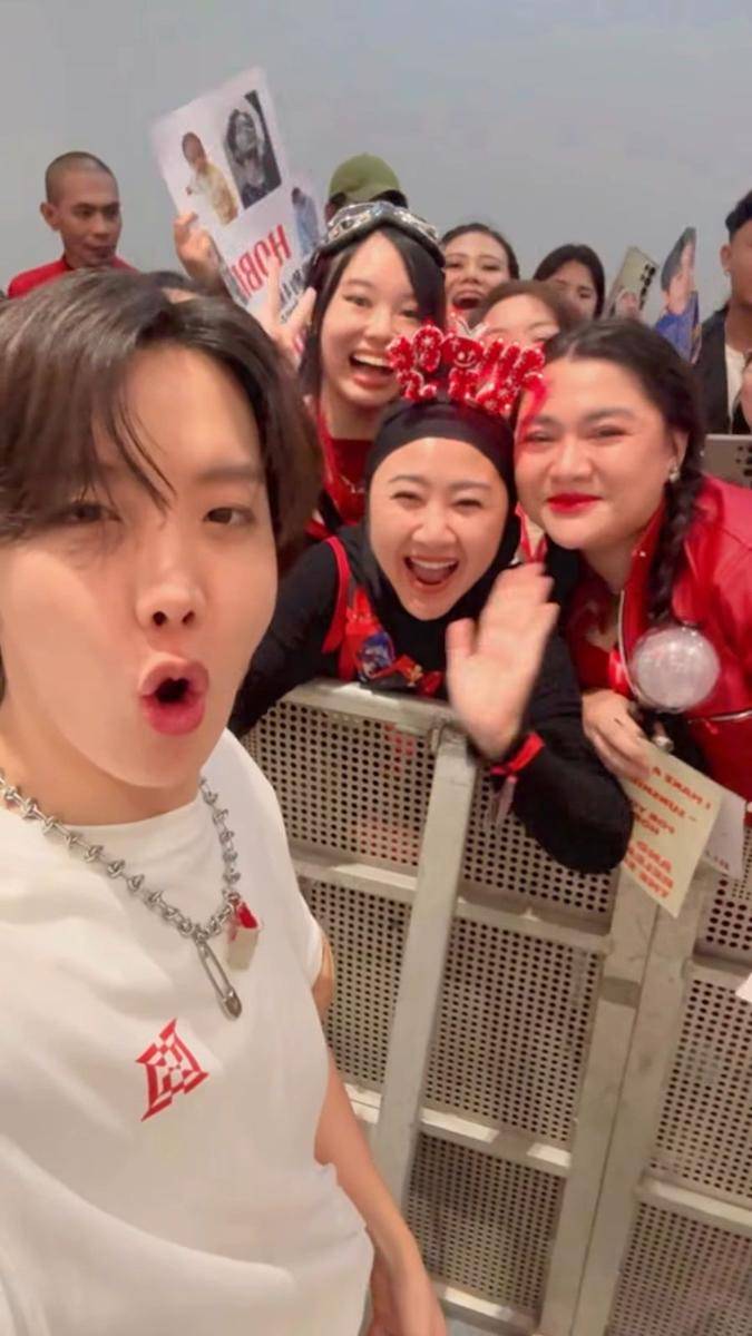 artis nonton konser J-Hope (instagram.com/vickyshu)