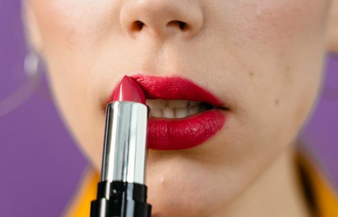 7 Tips Makeup untuk Menonjolkan Cupid's Bow, Riasan Jadi Makin Catchy