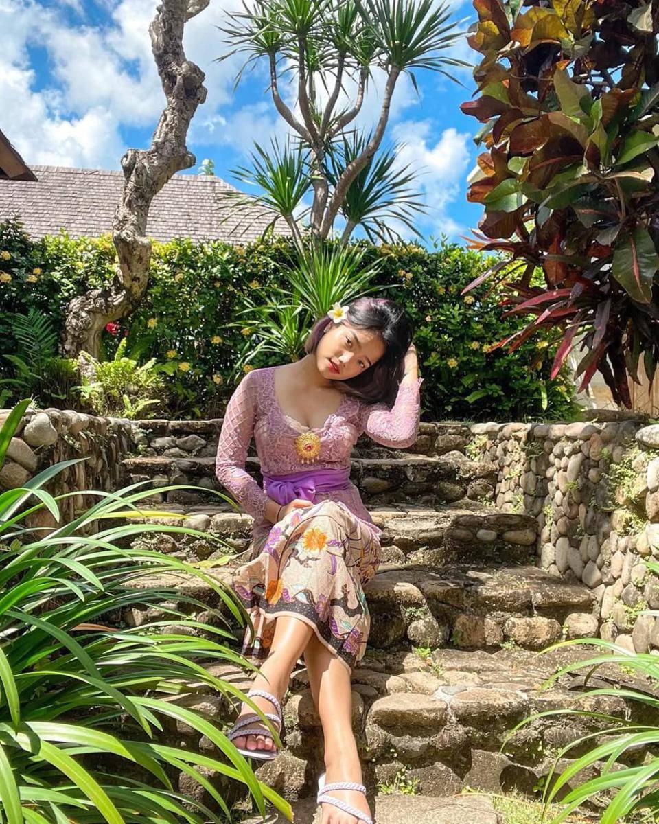 style kebaya ala Fuji (instagram.com/fuji_an)