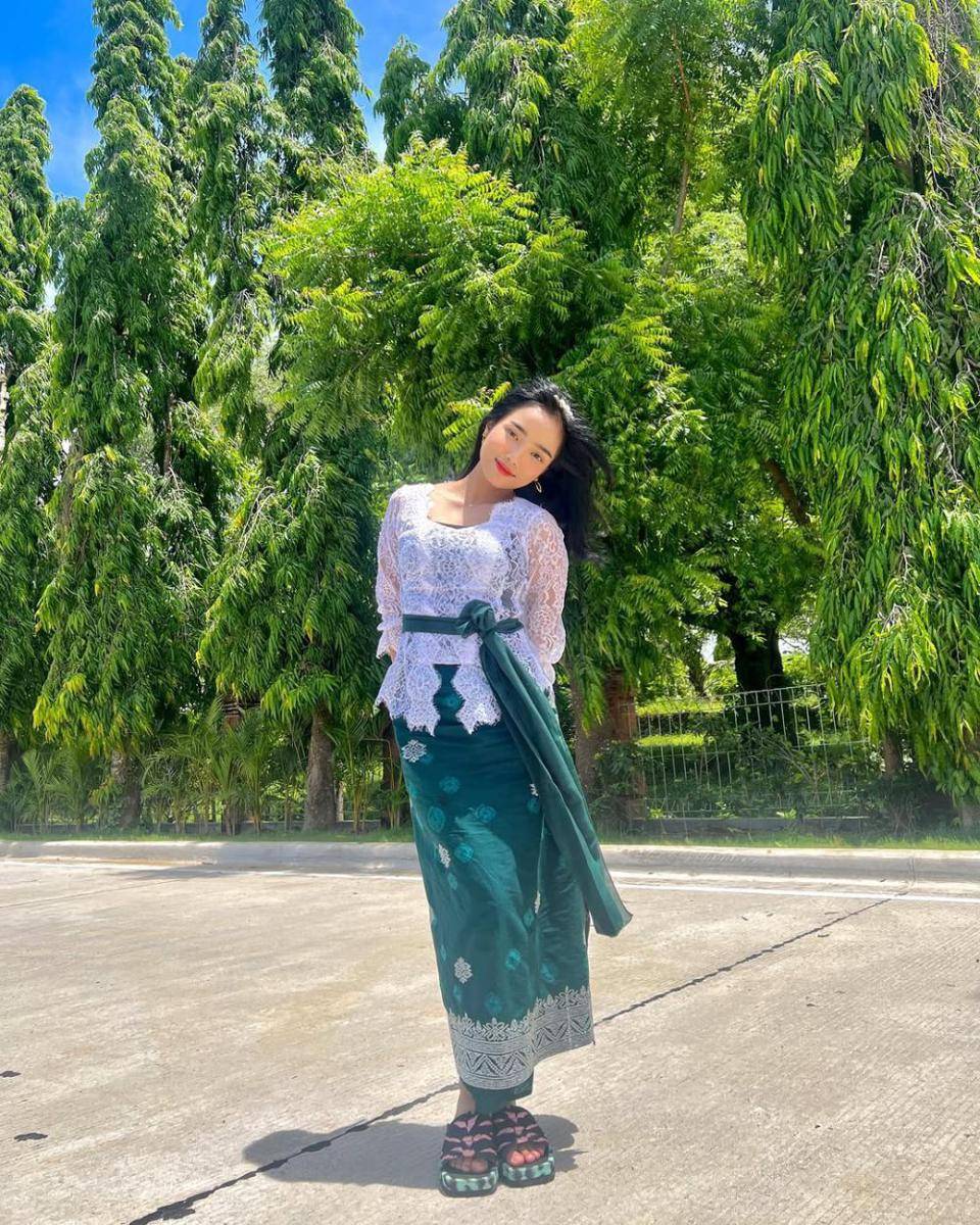 style kebaya ala Fuji (instagram.com/fuji_an)