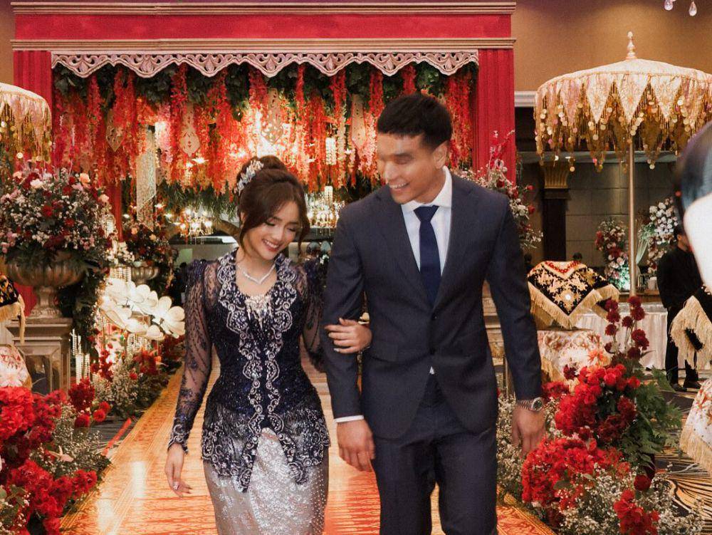style kebaya ala Fuji (instagram.com/fuji_an)