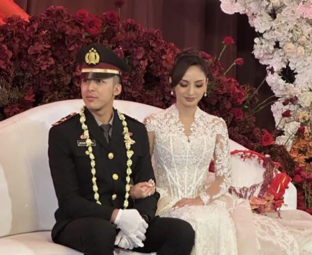 7 Dekorasi Resepsi Pernikahan Valerie Tifanka, Nuansanya Merah!