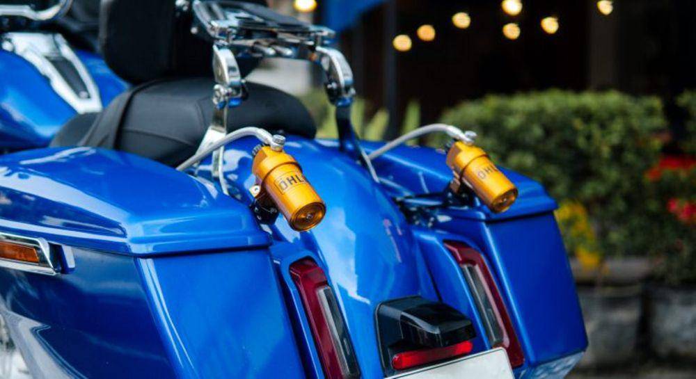 Ilustrasi Motor harley-davidson road glide Menggunakan shockbreaker Öhlins (ohlinsindonesia.com)