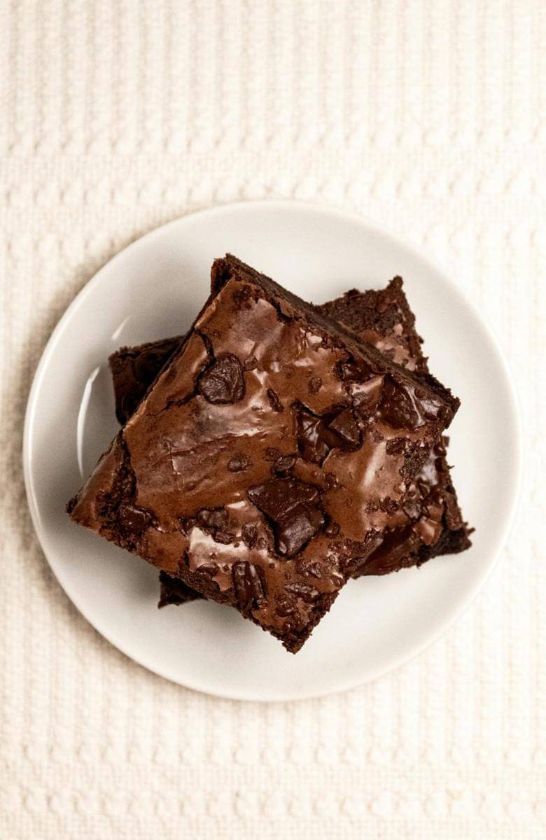 ilustrasi fudgy brownies shiny crust (pexels.com/Giovanna Kamimura)