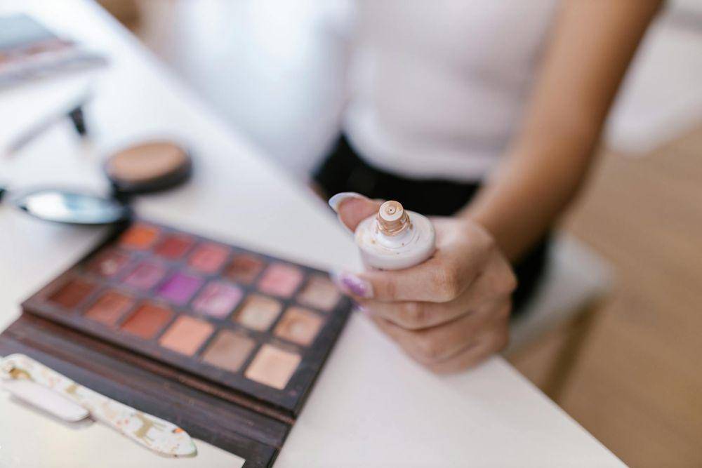 ilustrasi memilih primer make up (pexels.com/RDNE Stock project)