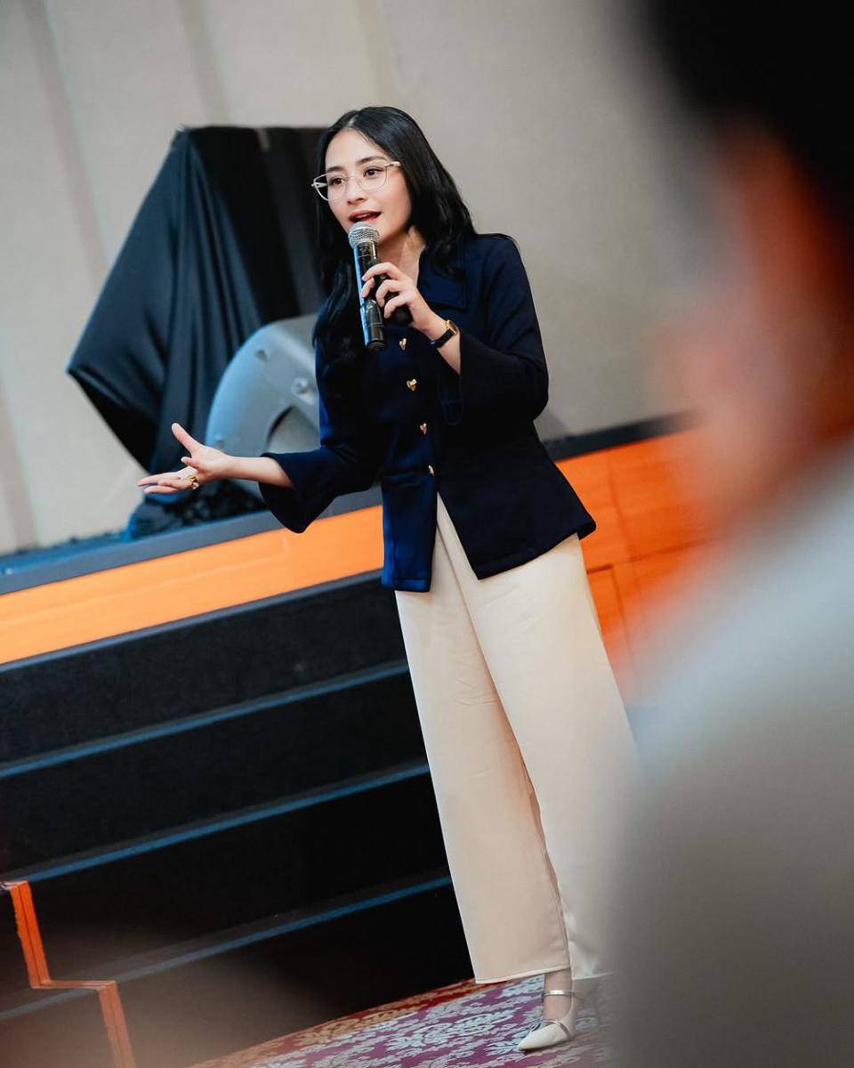 potret Prilly Latuconsina (instagram.com/prillylatuconsina96)