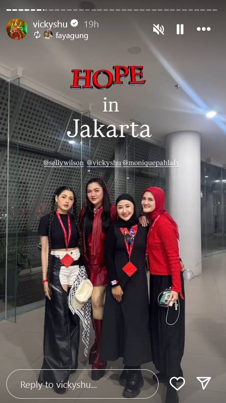gaya OOTD artis nonton konser J-Hope BTS di Jakarta (instagram.com/fayagung via instagram.com/vickyshu)