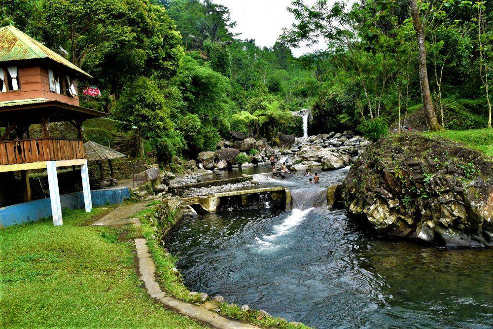 Curug Bayan (dinporabudpar.banyumaskab.go.id)
