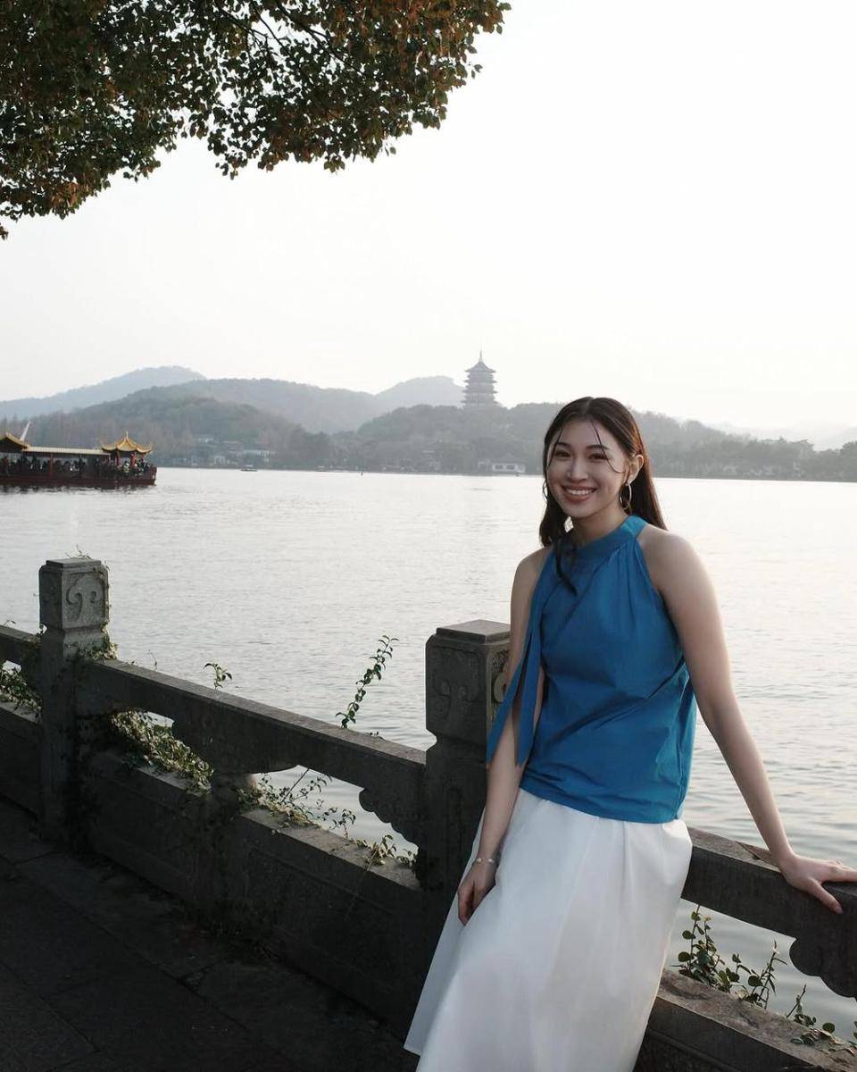 casual elegant style ala Shani Indira (instagram.com/_shanindira)