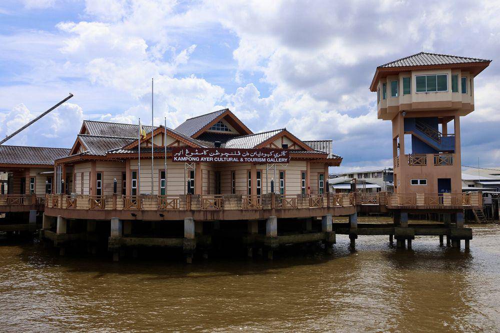 potret Kampong Ayer (commons.wikimedia.org/Pangalau)