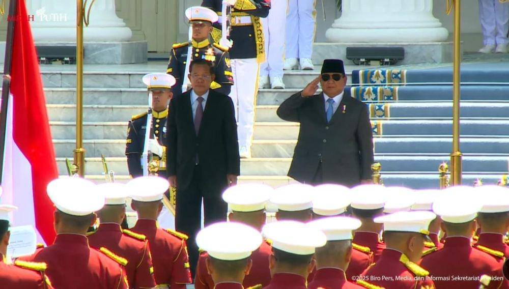 Presiden Prabowo menerima kunjungan kehormatan Presiden Senat Kerajaan Kamboja, Samdech Akka Moha Sena Padei Techo Hun Sen, di Istana Merdeka, Jakarta (Youtube.com/Sekretariat Presiden)