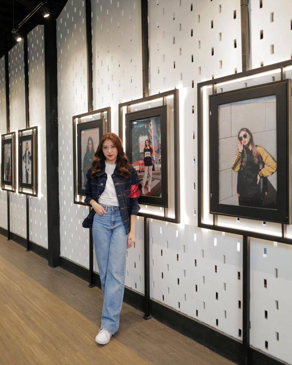 outfit girls day out ala Shani Indira (instagram.com/_shanindira)