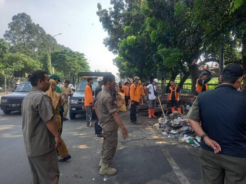 DLH Kota Tangerang Gencarkan Pembongkaran TPS Liar