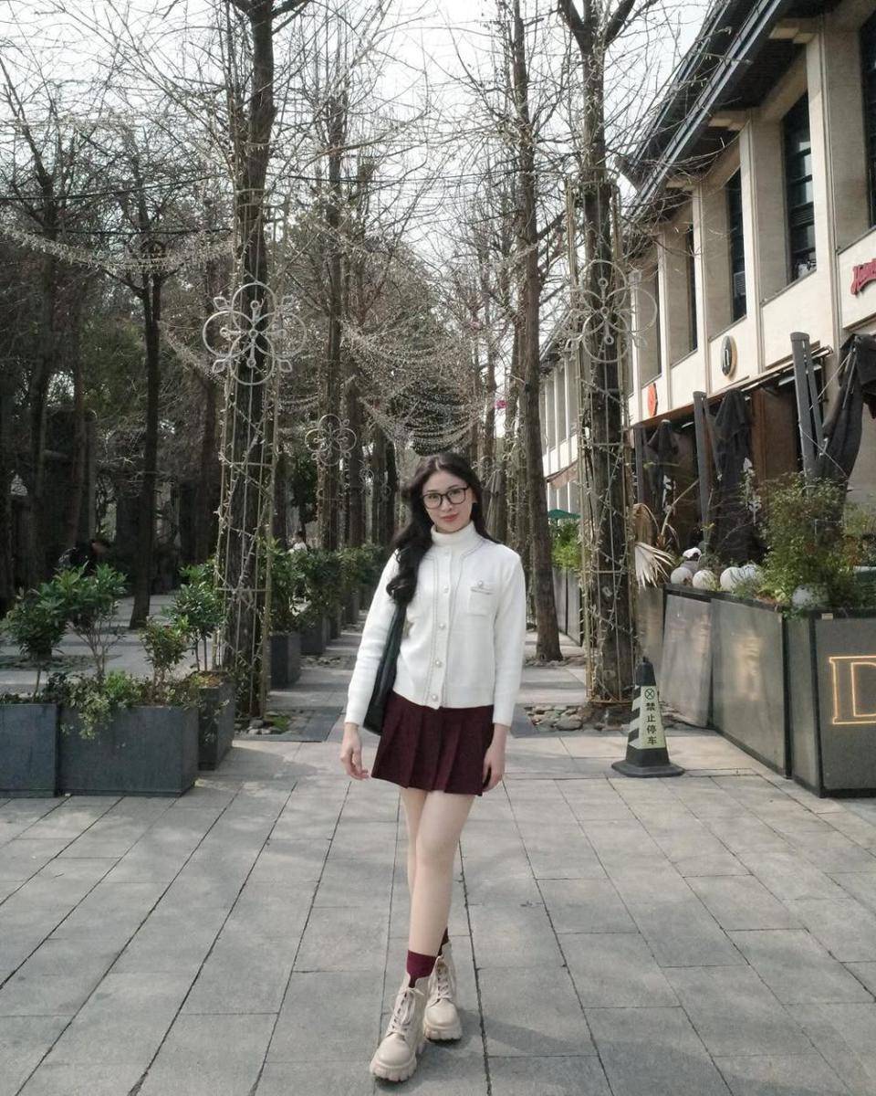 casual elegant style ala Shani Indira (instagram.com/_shanindira)