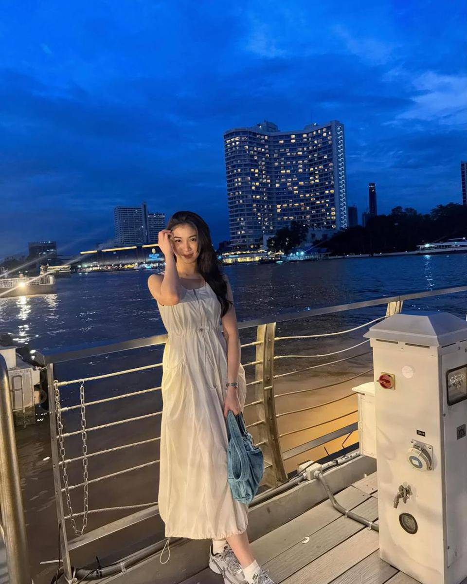 outfit girls day out ala Shani Indira (instagram.com/_shanindira)