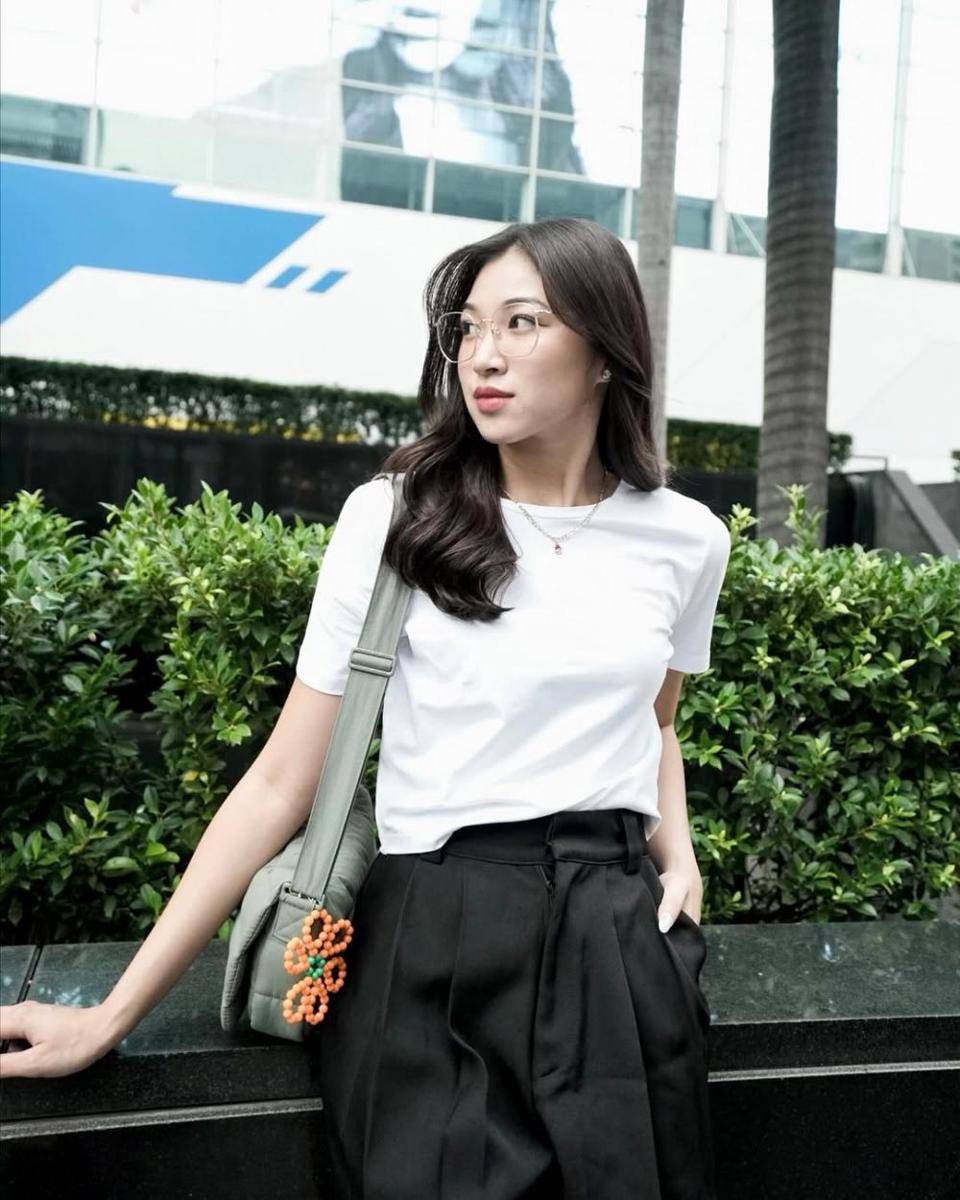 outfit girls day out ala Shani Indira (instagram.com/_shanindira)