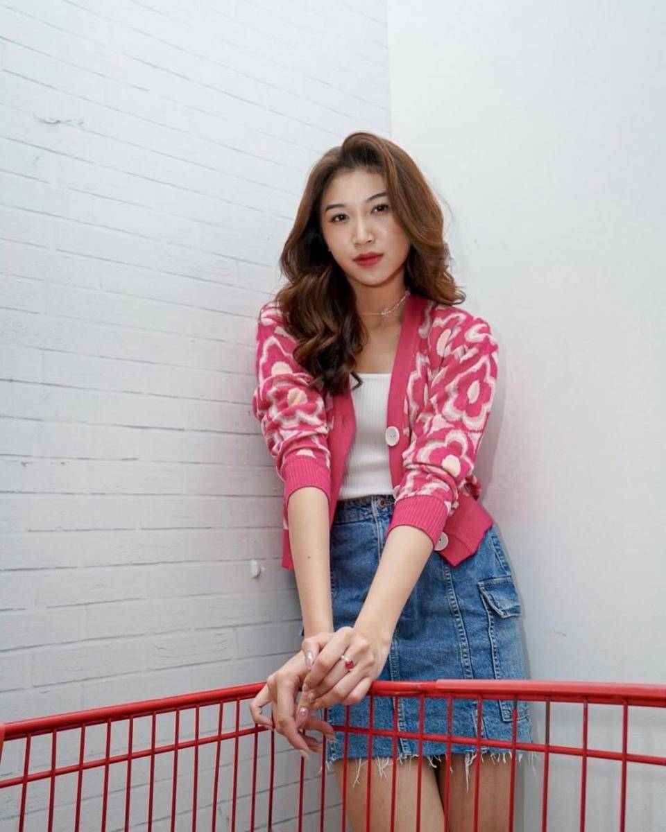 outfit girls day out ala Shani Indira (instagram.com/_shanindira)