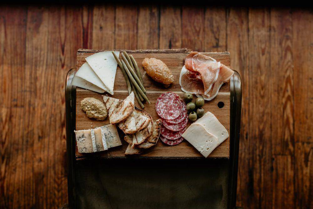 ilustrasi charcuterie (unsplash.com/Daniel)