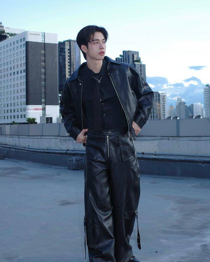 styling jaket leather ala Frank Thanatsaran (instagram.com/frank_thanatsaran)