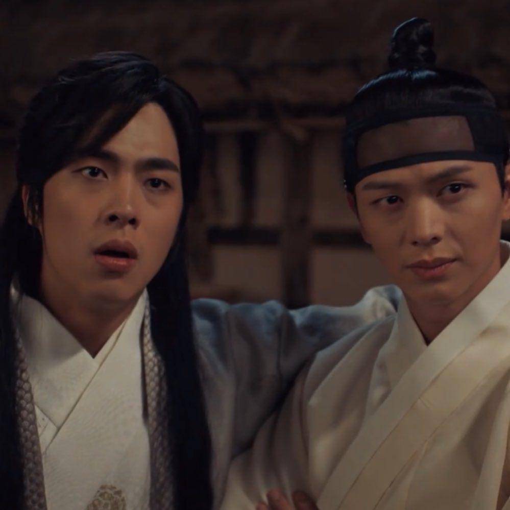 Cho Han Gyeol dan Yook Sung Jae di The Haunted Palace (dok. SBS/The Haunted Palace)