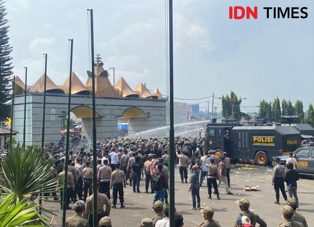 Demo Petani Singkong dan Mahasiswa Lampung Bentrok dengan Aparat