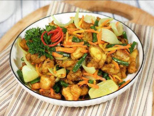 Unik! Resep Ayam Goreng Kunyit Melayu ala Chef Rudy Choirudin