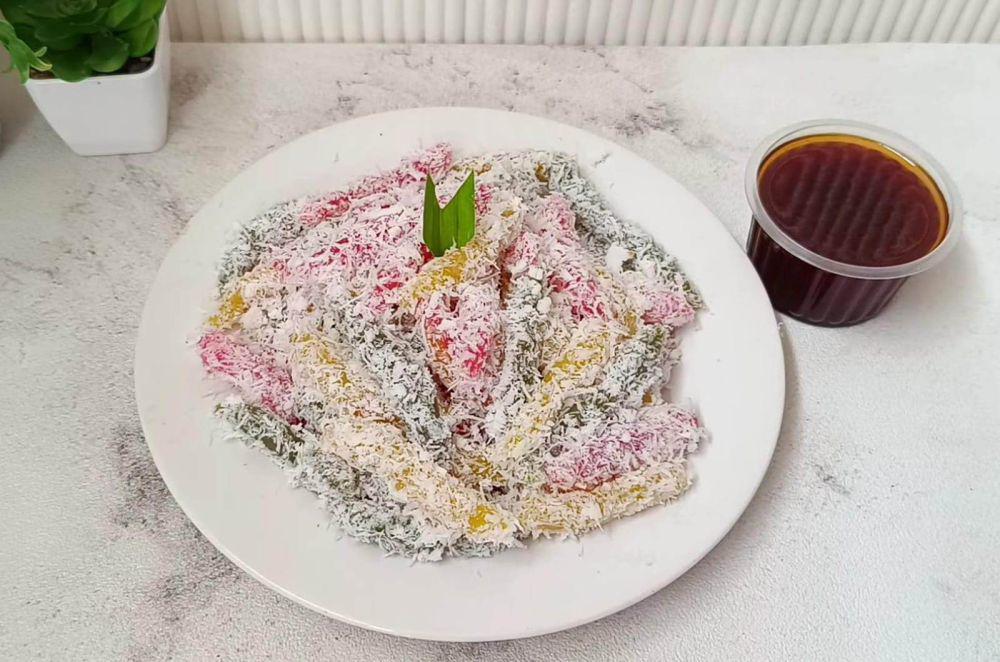 Resep Cenil Tepung Kanji yang Kenyal dan Manisnya Melekat