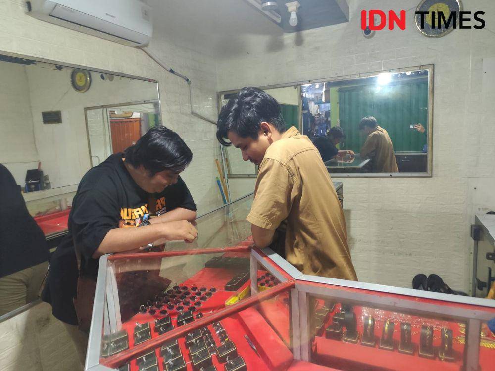 Pedagang emas di Pasar Bambu Kuning, Bandar Lampung