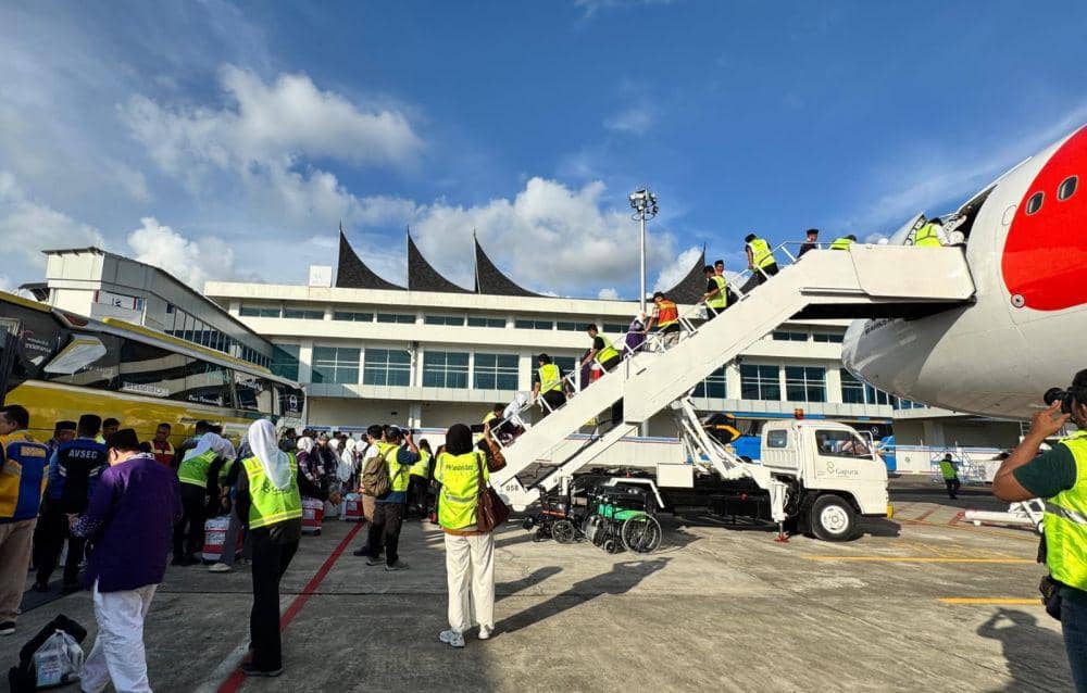 JCH Sumbar naik pesawat Lion AIr (Foto: Kemenag Sumbar)
