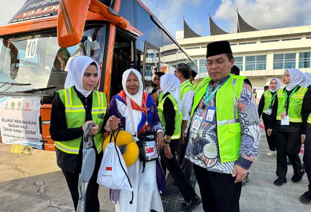 JCH Sumbar berangkat menuju tanah suci (Foto: Kemenag Sumbar)
