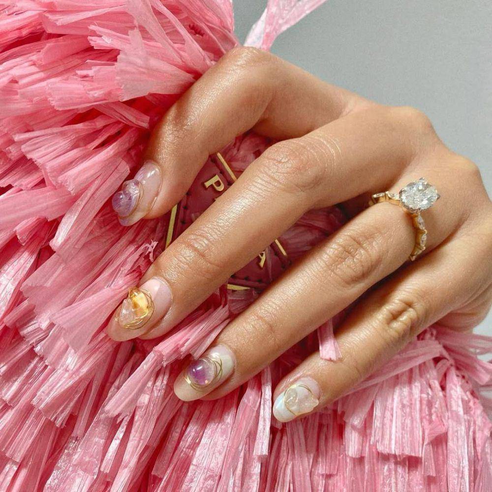 inspirasi 3D nail art yang hits di 2025 (instagram.com/nails_of_la)