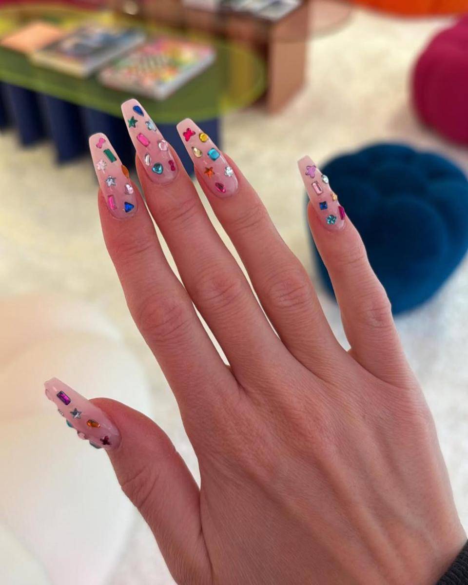 inspirasi 3D nail art yang hits di 2025 (instagram.com/nails_of_la)