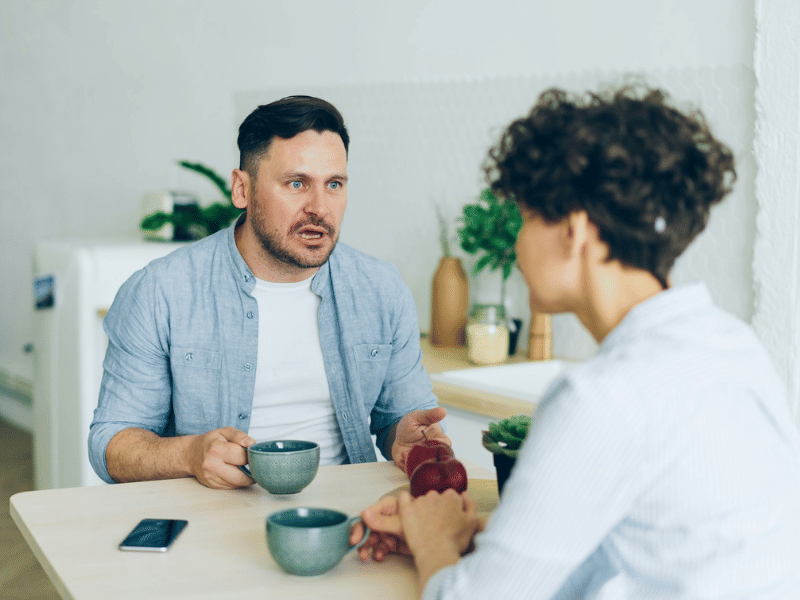 Ilustrasi berdebat dengan pasangan (unsplash.com/Vitaly Gariev)